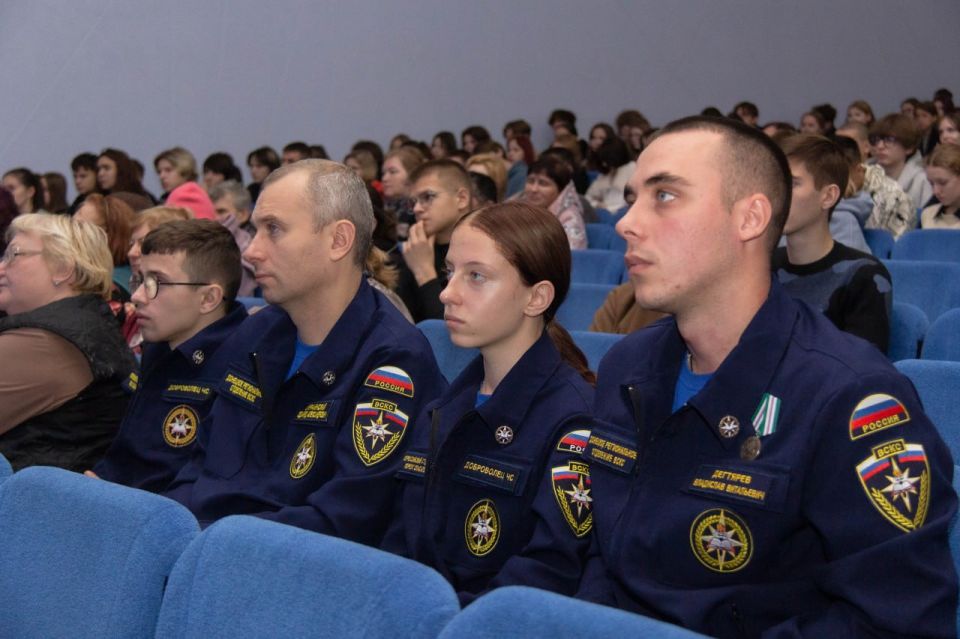 Добровольцы Донецкого РО ВСКС посетили встречу с Героем России, подполковником Максимом Шоломовым, которая прошла в Донбасской национальной академии строительства и архитектуры Добровольцы Донецкого РО ВСКС посетили встречу с Героем России, подполковником Максимом Шоломовым, которая прошла в Донбасской национальной академии строительства и архитектуры