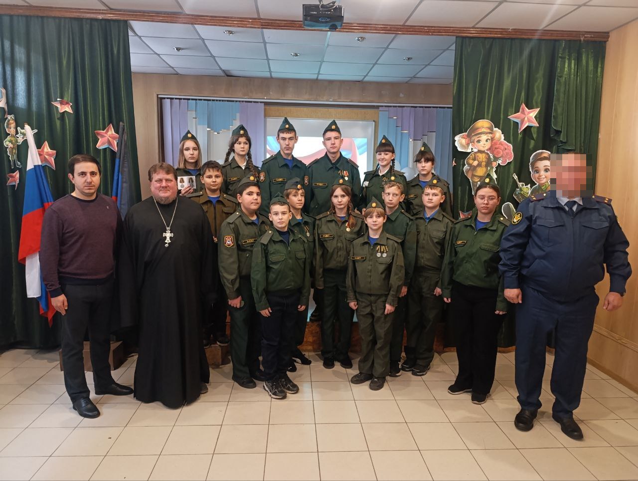 Сергей Литвинов: В Ждановке юные школьники приняли присягу Сергей Литвинов: В Ждановке юные школьники приняли присягу