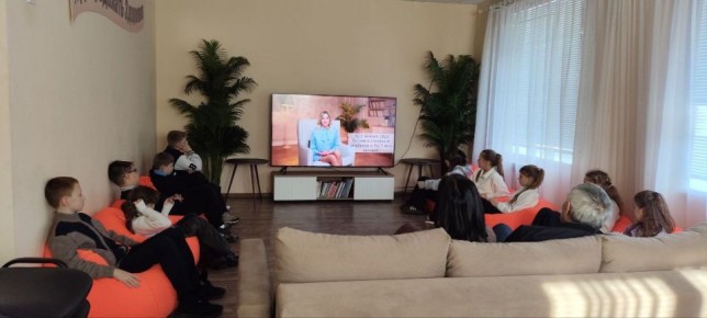 В молодёжном отделе имени Марии Пироговой сотрудники МБУ "Центр культуры и досуга города Дебальцево" провели важную видео-лекцию о сахарном диабете