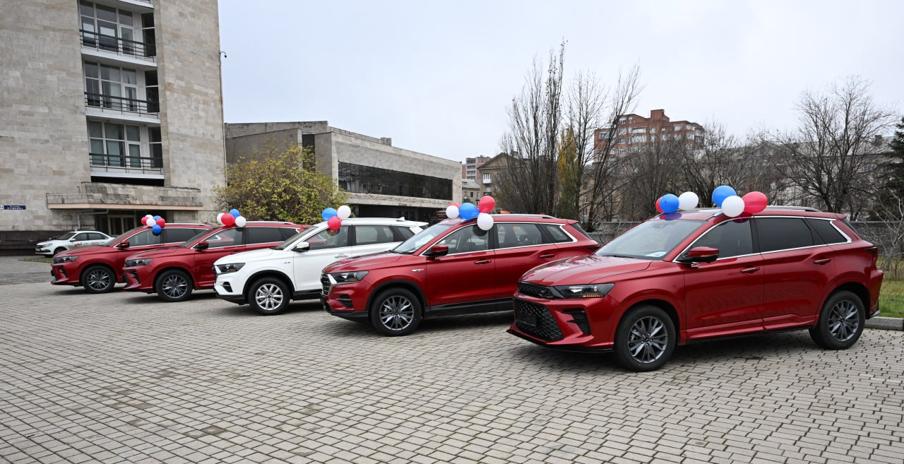 Еще пять ветеранов-защитников Донбасса получили авто с ручным управлением от фонда «Защитники Отечества»