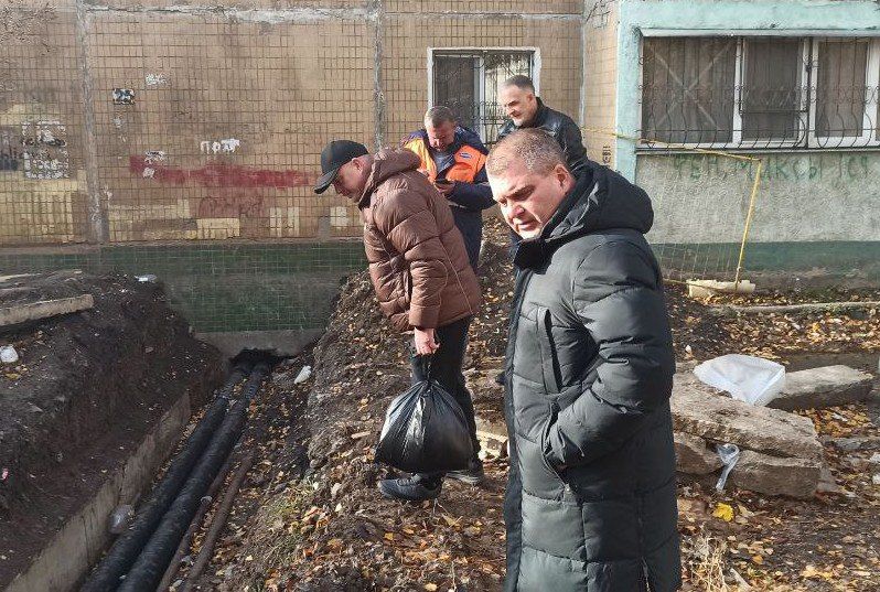 Юрий Атаманов: С моим заместителем Николаем Тимченко с целью мониторинга по обеспечению теплом жителей МКД побывали в Буденновском районе по улице Нижнекурганская Юрий Атаманов: С моим заместителем Николаем Тимченко с целью мониторинга по обеспечению теплом жителей МКД побывали в Буденновском районе по улице Нижнекурганская