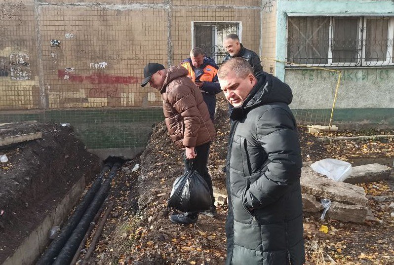 Юрий Атаманов: С моим заместителем Николаем Тимченко с целью мониторинга по обеспечению теплом жителей МКД побывали в Буденновском районе по улице Нижнекурганская Юрий Атаманов: С моим заместителем Николаем Тимченко с целью мониторинга по обеспечению теплом жителей МКД побывали в Буденновском районе по улице Нижнекурганская