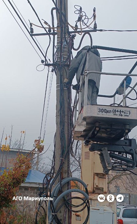 На левобережье Мариуполя энергетики провели ревизию шкафов управления освещением На левобережье Мариуполя энергетики провели ревизию шкафов управления освещением