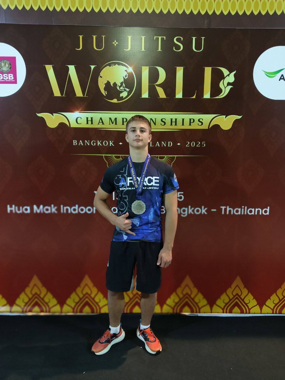 Евгений Ширшов: Глава Донецкой Народной Республики Денис Пушилин предложил муниципальным служащим принять участие во Всероссийской премии «Служение»