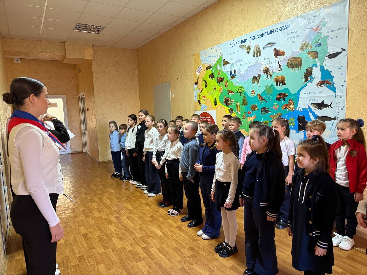 ЕДИНАЯ БОЛЬШАЯ ПЕРЕМЕНА. В рамках проекта «Единая большая перемена» в Тельмановской гимназии, 14 ноября 2025 советник директора по воспитанию совместно с активистами школьного Движения Первых провели для обучающихся... ЕДИНАЯ БОЛЬШАЯ ПЕРЕМЕНА. В рамках проекта «Единая большая перемена» в Тельмановской гимназии, 14 ноября 2025 советник директора по воспитанию совместно с активистами школьного Движения Первых провели для обучающихся...