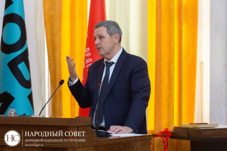 Константин Кузьмин: В Народном Совете состоялся правительственный час с участием министра культуры ДНР Михаила Желтякова Константин Кузьмин: В Народном Совете состоялся правительственный час с участием министра культуры ДНР Михаила Желтякова