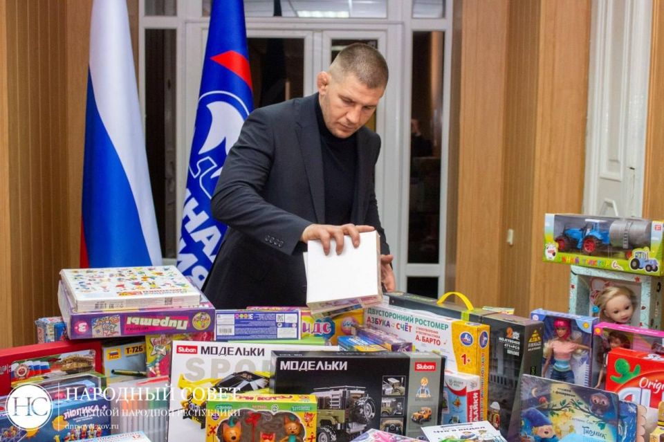 Депутаты Народного Совета приняли участие в акции «Коробка храбрости» Депутаты Народного Совета приняли участие в акции «Коробка храбрости»