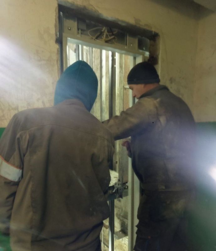 Александр Шатов: В Шахтерском округе проводится замена лифтового оборудования Александр Шатов: В Шахтерском округе проводится замена лифтового оборудования