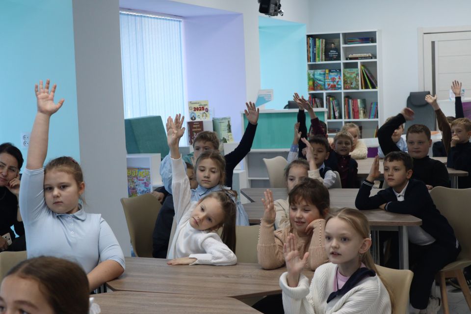 Экскурсия-знакомство «Как хорошо среди друзей в библиотеке для детей» Экскурсия-знакомство «Как хорошо среди друзей в библиотеке для детей»