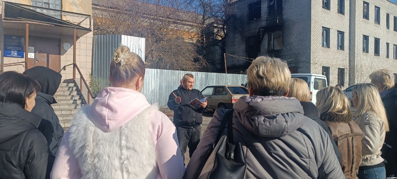 Сегодня, 14 ноября лидер общественного мнения Юрий Сирош провел встречу с жителями жилого массива Горького по адресу: улица Малиновского, 57 Сегодня, 14 ноября лидер общественного мнения Юрий Сирош провел встречу с жителями жилого массива Горького по адресу: улица Малиновского, 57