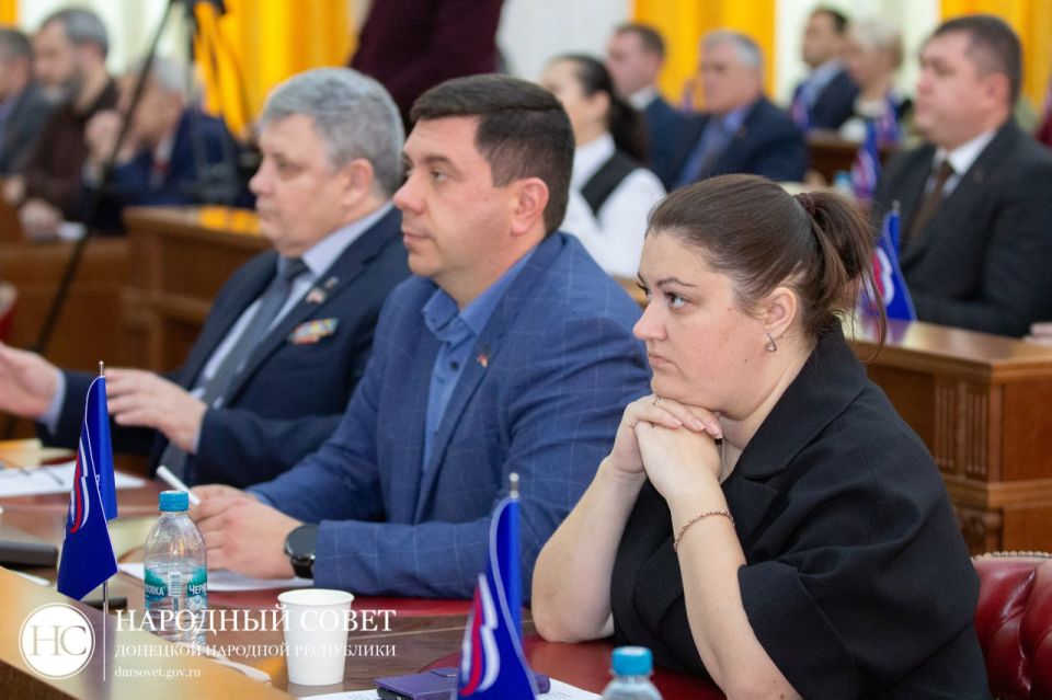 Константин Кузьмин: В Народном Совете состоялся правительственный час с участием министра культуры ДНР Михаила Желтякова Константин Кузьмин: В Народном Совете состоялся правительственный час с участием министра культуры ДНР Михаила Желтякова