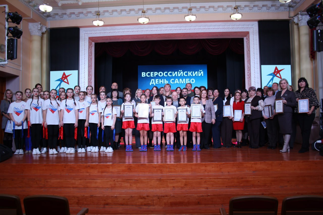 Самбо – в школу. В Донецке обсудили развитие отечественного вида спорта