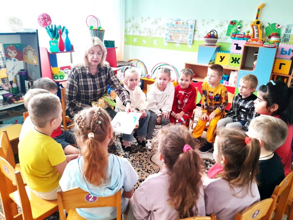 Все читают Маршака. Сотрудники детской библиотеки-филиала провели для воспитанников ГКДОУ «Детский сад № 4 "Сказка" г. о. Дебальцево» громкие чтения «Все читают Маршака» Все читают Маршака. Сотрудники детской библиотеки-филиала провели для воспитанников ГКДОУ «Детский сад № 4 "Сказка" г. о. Дебальцево» громкие чтения «Все читают Маршака»