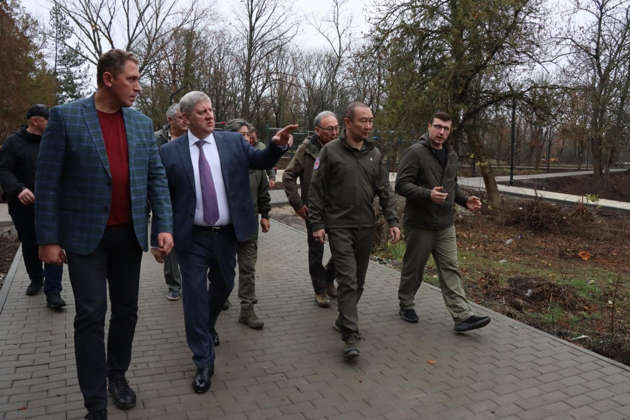 Александр Качанов: Якутия завершила благоустройство парка Докучаевска на 87%