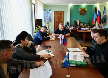 Алексей Кулемзин: Встретился с директором подрядной организации ООО «АВРОРА-КРАСНОДАР», которая отвечает за благоустройство парка «Энергетиков» в Будённовском районе в рамках федерального проекта «Формирование комфортной...