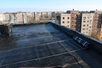 В Кировском продолжается ремонт крыш