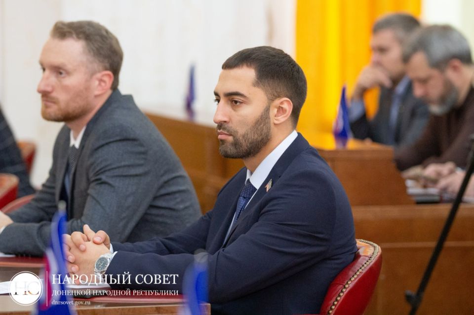 Константин Кузьмин: В Народном Совете состоялся правительственный час с участием министра культуры ДНР Михаила Желтякова Константин Кузьмин: В Народном Совете состоялся правительственный час с участием министра культуры ДНР Михаила Желтякова