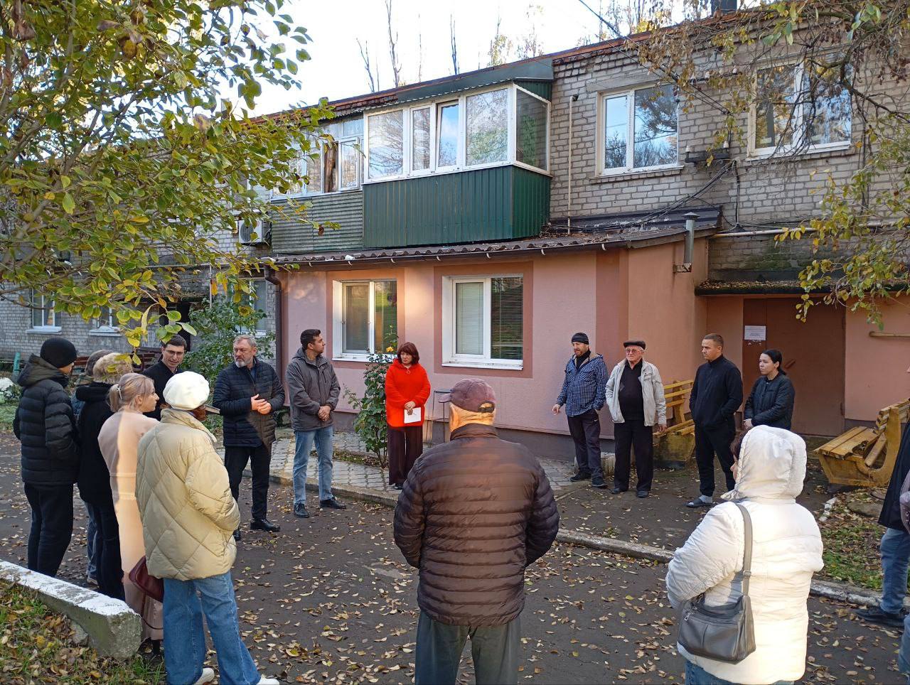 Встреча с жителями поселка Мангуш Встреча с жителями поселка Мангуш