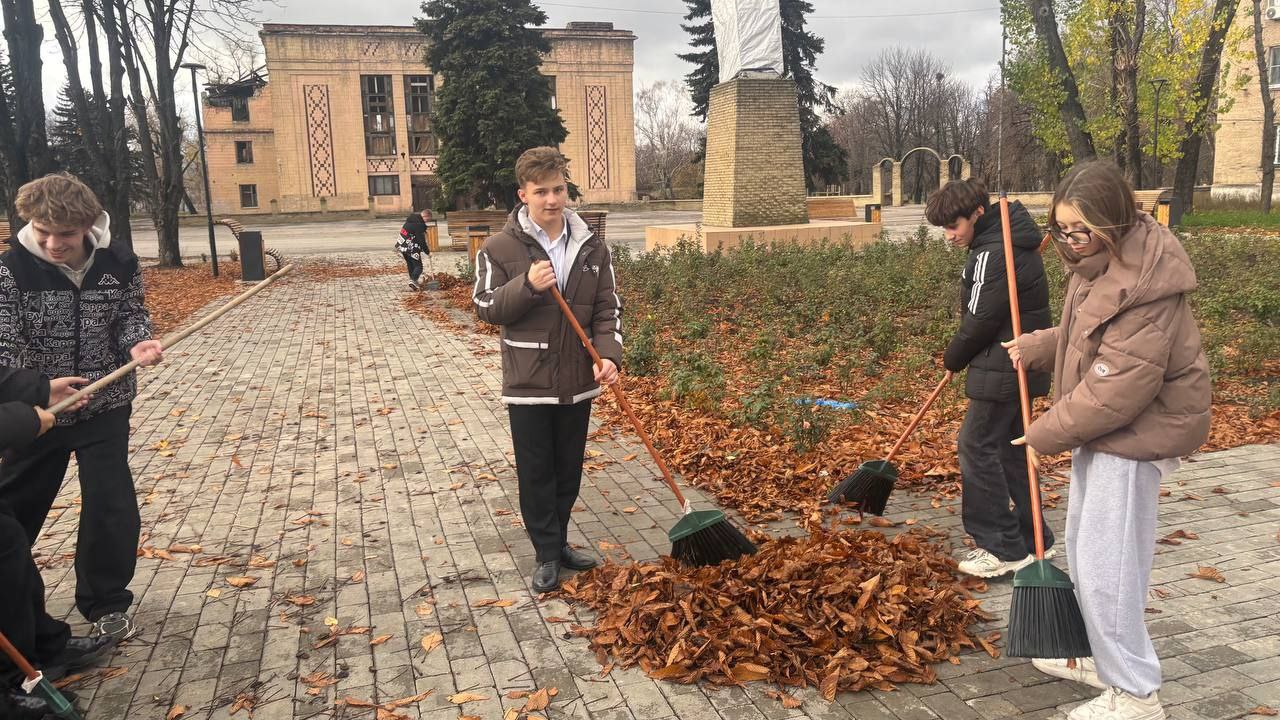 14 ноября учащиеся ГБОУ «Школа №2 г.о.Дебальцево», ГБОУ «Школа №5 г.о.Дебальцево», совместно с сектором по обеспечению деятельности КДНиЗП, отделом физической культуры, спорта и туризма администрации городского округа... 14 ноября учащиеся ГБОУ «Школа №2 г.о.Дебальцево», ГБОУ «Школа №5 г.о.Дебальцево», совместно с сектором по обеспечению деятельности КДНиЗП, отделом физической культуры, спорта и туризма администрации городского округа...