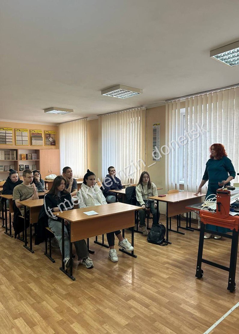 Специалисты управления опеки и попечительства администрации г. о. Донецк совместно со старшим инспектором отделения надзорной деятельности и профилактической работы Киевского района Главного управления МЧС России по ДНР... Специалисты управления опеки и попечительства администрации г. о. Донецк совместно со старшим инспектором отделения надзорной деятельности и профилактической работы Киевского района Главного управления МЧС России по ДНР...