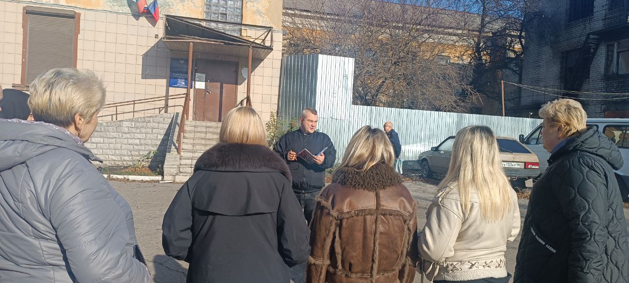 Сегодня, 14 ноября лидер общественного мнения Юрий Сирош провел встречу с жителями жилого массива Горького по адресу: улица Малиновского, 57 Сегодня, 14 ноября лидер общественного мнения Юрий Сирош провел встречу с жителями жилого массива Горького по адресу: улица Малиновского, 57
