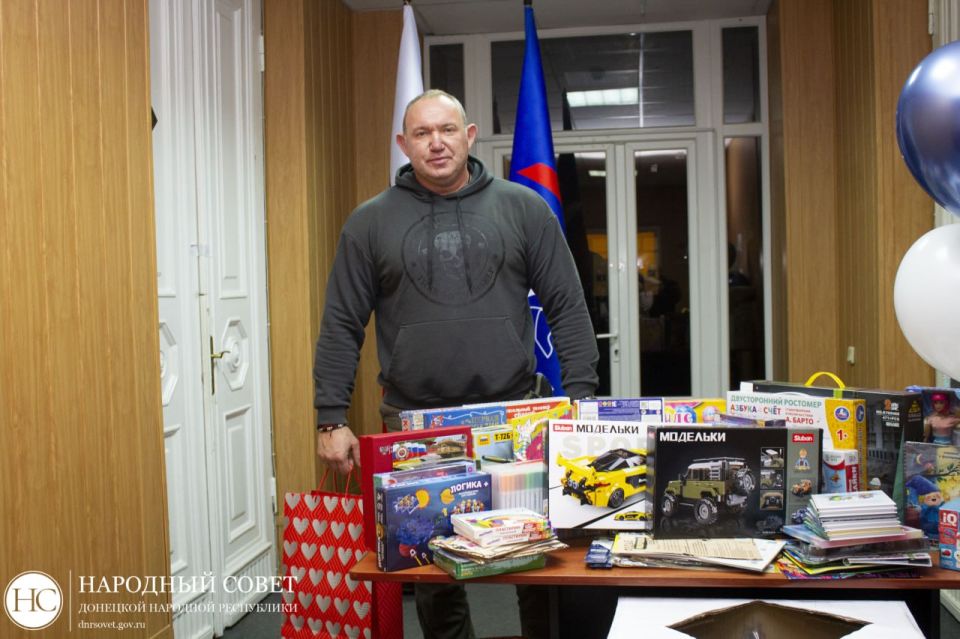 Депутаты Народного Совета приняли участие в акции «Коробка храбрости» Депутаты Народного Совета приняли участие в акции «Коробка храбрости»