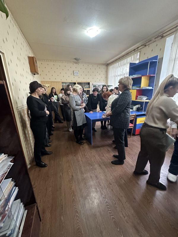 Сегодня, 14 ноября, депутат Макеевского городского совета Татьяна Репунова провела встречу с трудовым коллективом Муниципального бюджетного учреждения дополнительного образования «Городской Дворец детского и юношеского... Сегодня, 14 ноября, депутат Макеевского городского совета Татьяна Репунова провела встречу с трудовым коллективом Муниципального бюджетного учреждения дополнительного образования «Городской Дворец детского и юношеского...
