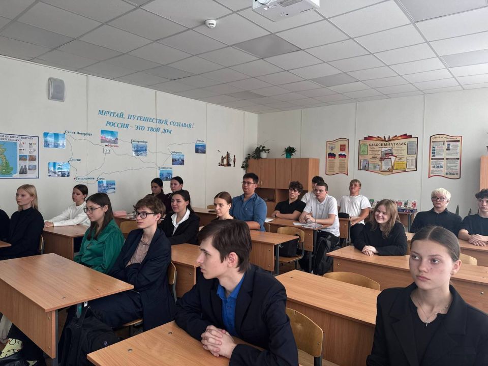 «Разговоры о важном». 14 ноября в Тельмановской гимназии, в рамках реализации регионального компонента программы курса внеурочной деятельности «Разговоры о важном», в связи с празднованием 500-летия начала освоения Россией... «Разговоры о важном». 14 ноября в Тельмановской гимназии, в рамках реализации регионального компонента программы курса внеурочной деятельности «Разговоры о важном», в связи с празднованием 500-летия начала освоения Россией...