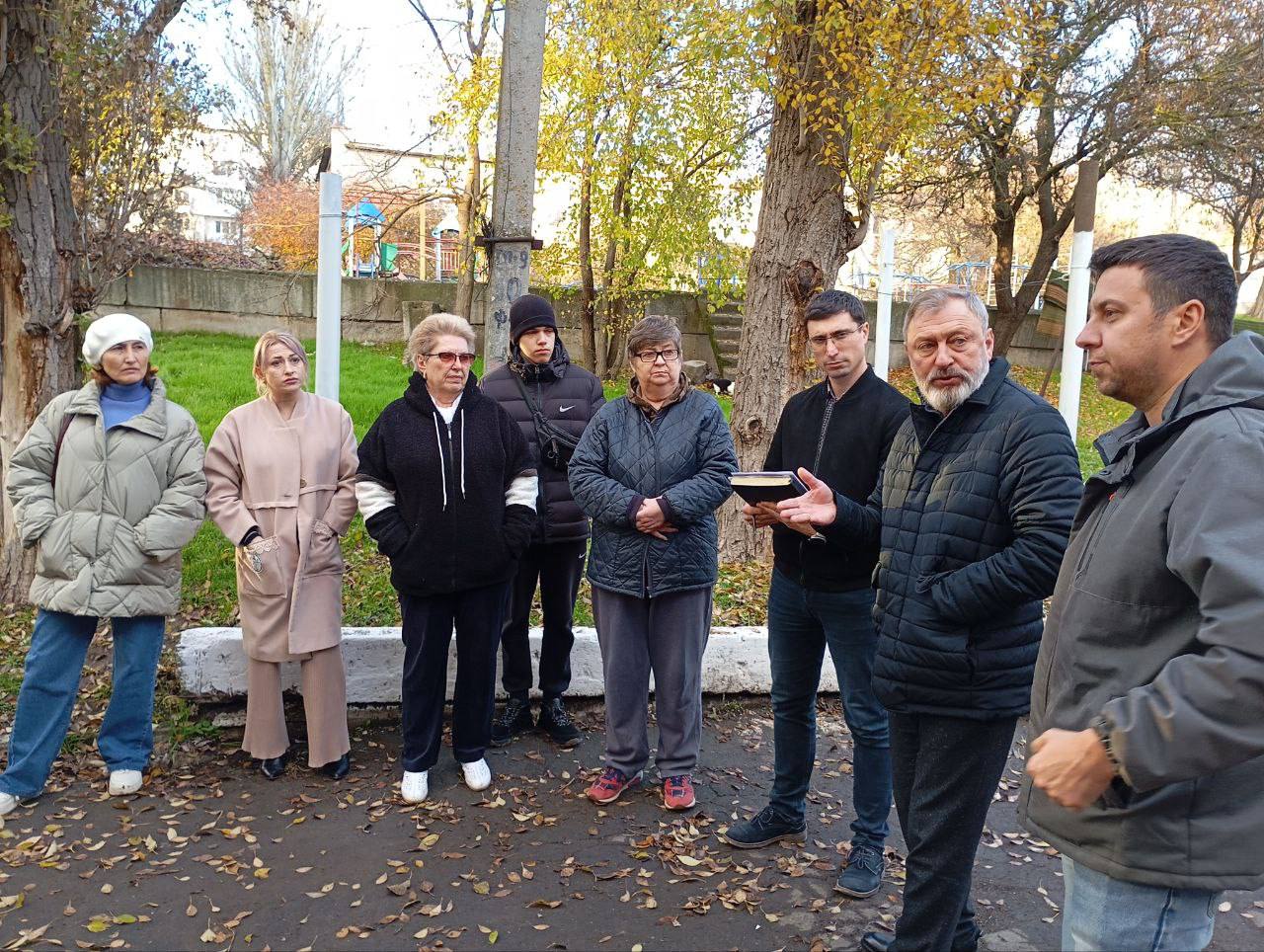 Встреча с жителями поселка Мангуш Встреча с жителями поселка Мангуш