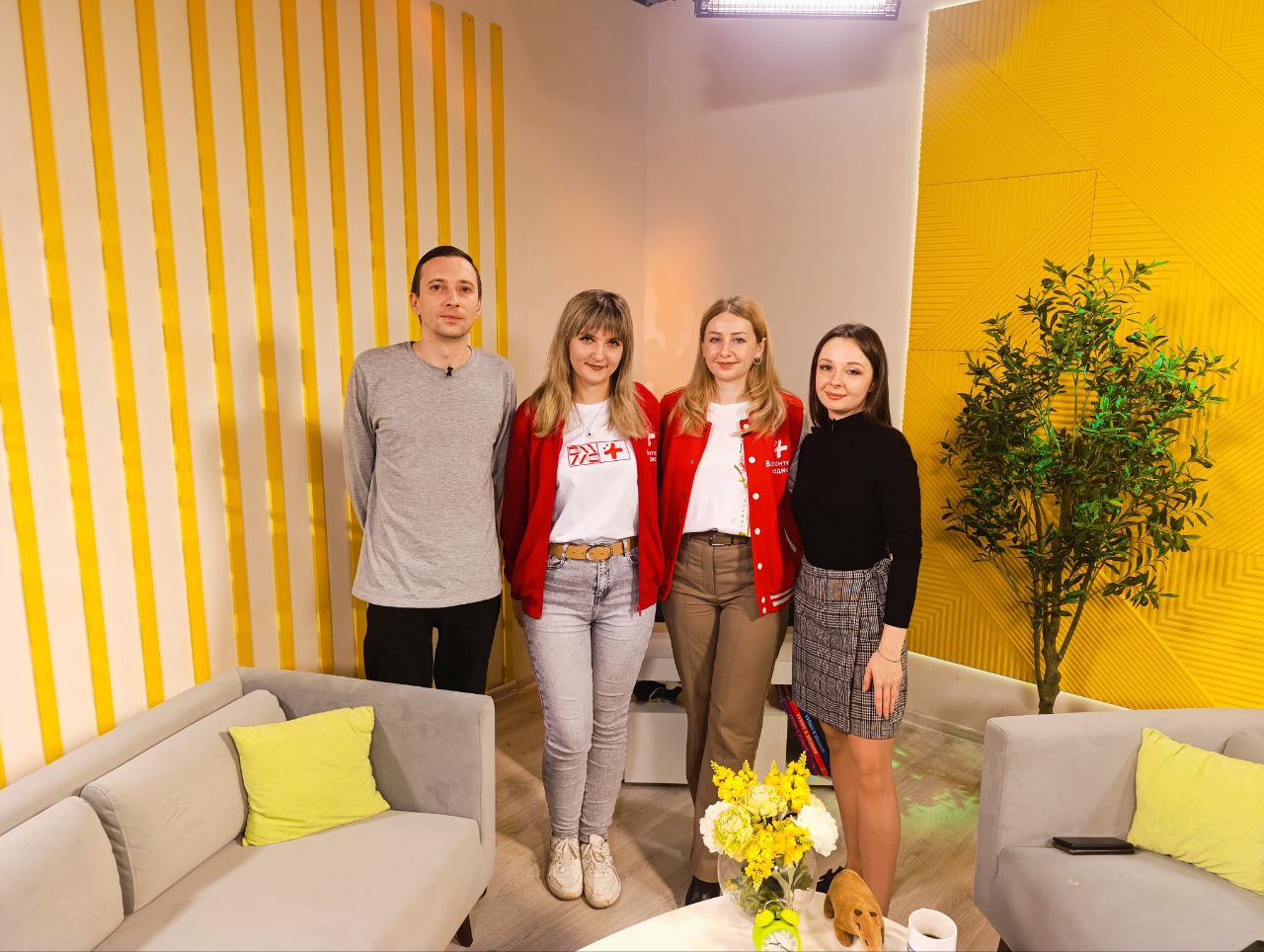 #НашиГости. Сегодня в нашей студии были: Шеменева Анастасия Сергеевна - региональный координатор Донецкого регионального отделения ВОД «Волонтеры-медики» Майстерчук Юлия Сергеевна - координатор направления обучение первой...