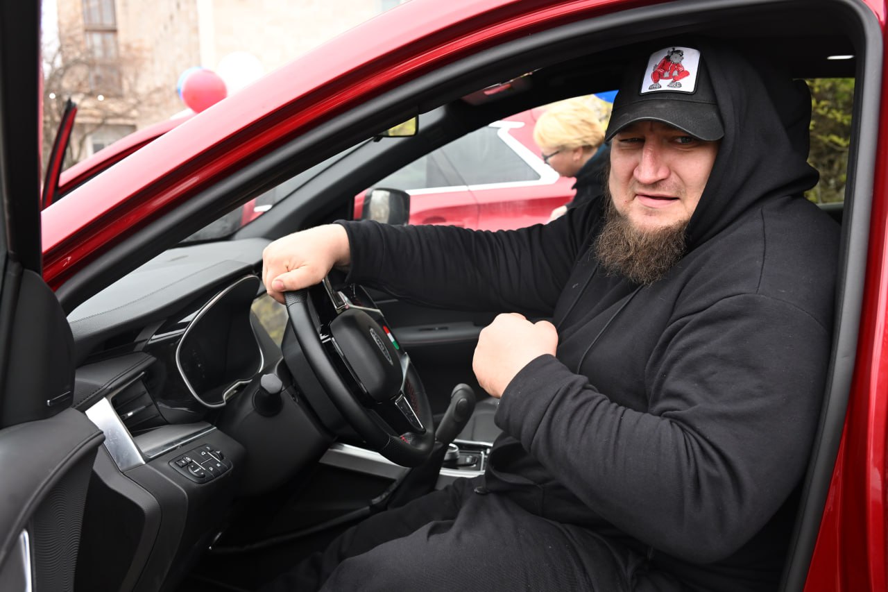 Еще пять ветеранов-защитников Донбасса получили авто с ручным управлением от фонда «Защитники Отечества» Еще пять ветеранов-защитников Донбасса получили авто с ручным управлением от фонда «Защитники Отечества»