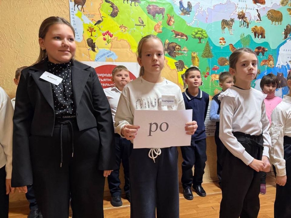 ЕДИНАЯ БОЛЬШАЯ ПЕРЕМЕНА. В рамках проекта «Единая большая перемена» в Тельмановской гимназии, 14 ноября 2025 советник директора по воспитанию совместно с активистами школьного Движения Первых провели для обучающихся... ЕДИНАЯ БОЛЬШАЯ ПЕРЕМЕНА. В рамках проекта «Единая большая перемена» в Тельмановской гимназии, 14 ноября 2025 советник директора по воспитанию совместно с активистами школьного Движения Первых провели для обучающихся...