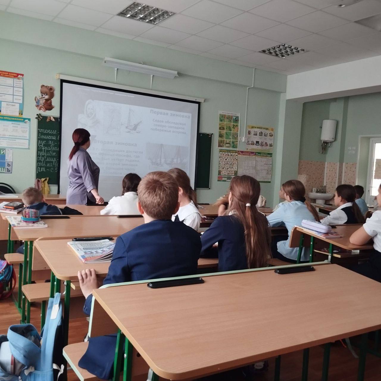 «Разговоры о важном». 14 ноября в Тельмановской гимназии, в рамках реализации регионального компонента программы курса внеурочной деятельности «Разговоры о важном», в связи с празднованием 500-летия начала освоения Россией... «Разговоры о важном». 14 ноября в Тельмановской гимназии, в рамках реализации регионального компонента программы курса внеурочной деятельности «Разговоры о важном», в связи с празднованием 500-летия начала освоения Россией...