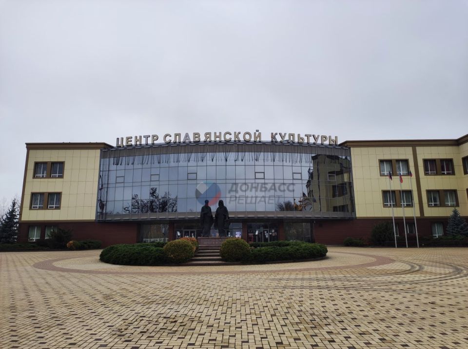 Просто одно ноябрьское пасмурное утро Донецка - обычный ритм жизни Просто одно ноябрьское пасмурное утро Донецка - обычный ритм жизни
