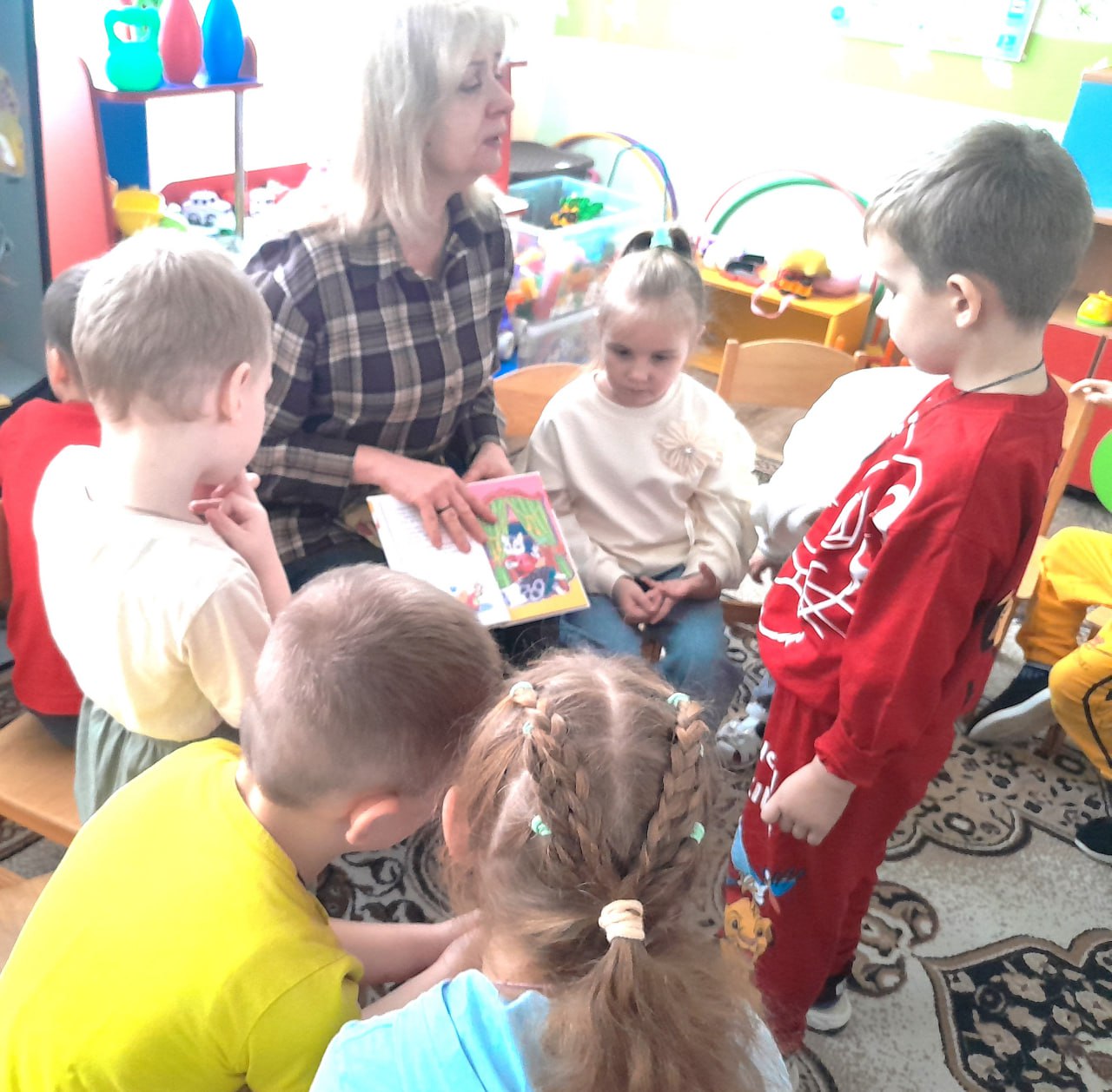 Все читают Маршака. Сотрудники детской библиотеки-филиала провели для воспитанников ГКДОУ «Детский сад № 4 "Сказка" г. о. Дебальцево» громкие чтения «Все читают Маршака» Все читают Маршака. Сотрудники детской библиотеки-филиала провели для воспитанников ГКДОУ «Детский сад № 4 "Сказка" г. о. Дебальцево» громкие чтения «Все читают Маршака»