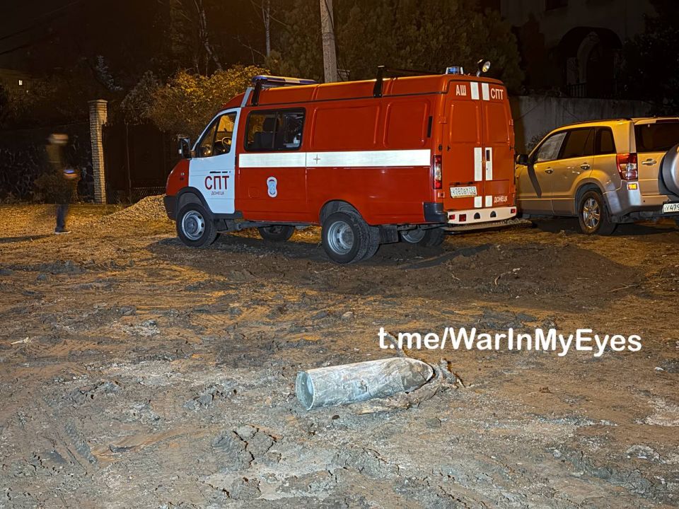 Последствия падения обломков сбитого БПЛА ВСУ на территорию Григорьевской школы ( школа Ахметова ) в Ворошиловском районе Донецка Последствия падения обломков сбитого БПЛА ВСУ на территорию Григорьевской школы ( школа Ахметова ) в Ворошиловском районе Донецка