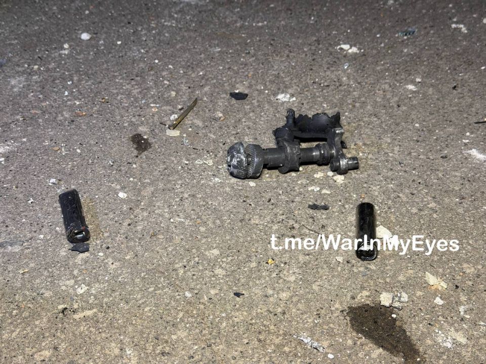Последствия удара дрона в стену 16-ти этажного жилого дома в Ленинском районе Донецка Последствия удара дрона в стену 16-ти этажного жилого дома в Ленинском районе Донецка