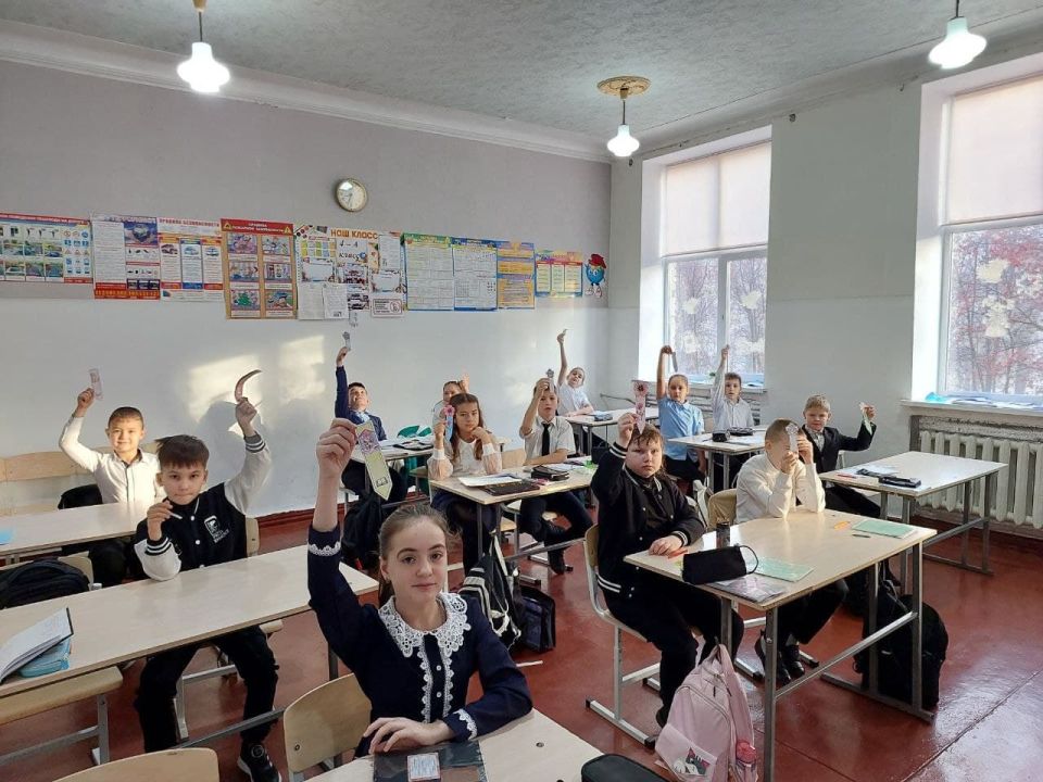 Для школьников Ждановки проведен творческий трек «Орлёнок-Мастер» Для школьников Ждановки проведен творческий трек «Орлёнок-Мастер»