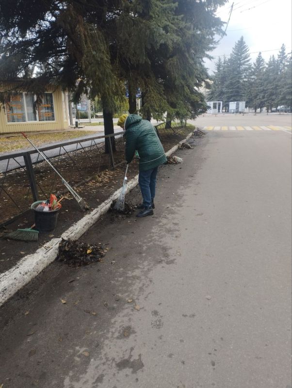 В Кировском прошел субботник В Кировском прошел субботник