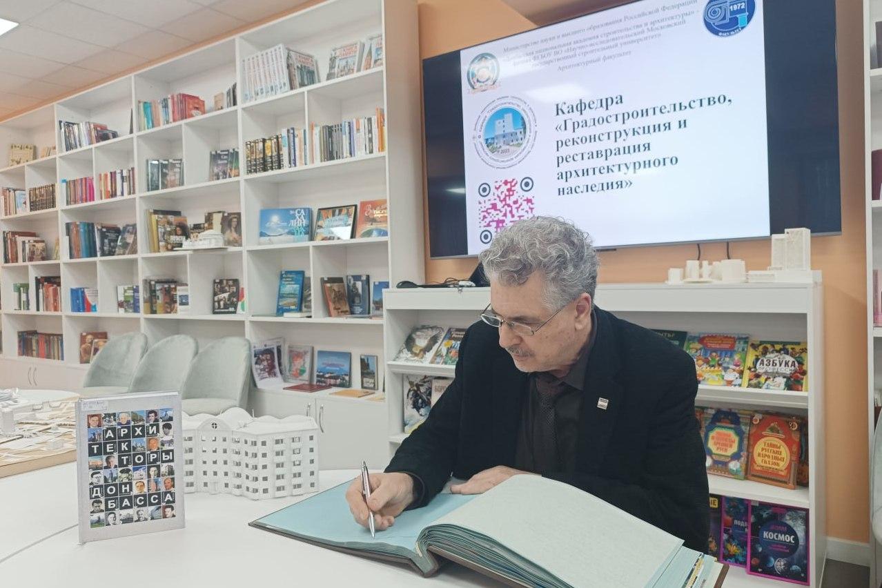 Александр Шатов: Школьникам Шахтерского округа рассказали о профессии архитектора Александр Шатов: Школьникам Шахтерского округа рассказали о профессии архитектора