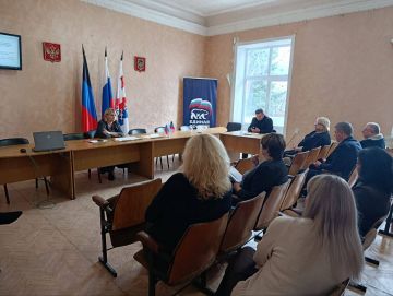 В Снежном состоялось заседание политсовета местного отделения партии "Единая Россия"