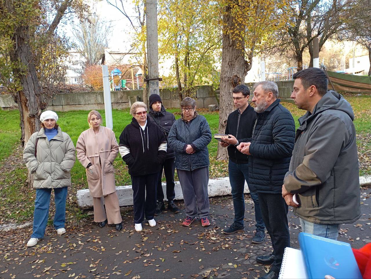 Встреча с жителями поселка Мангуш Встреча с жителями поселка Мангуш