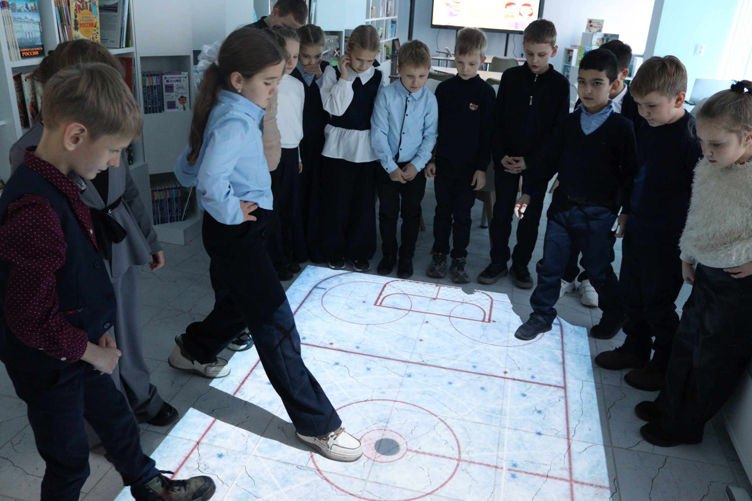 Экскурсия-знакомство «Как хорошо среди друзей в библиотеке для детей» Экскурсия-знакомство «Как хорошо среди друзей в библиотеке для детей»