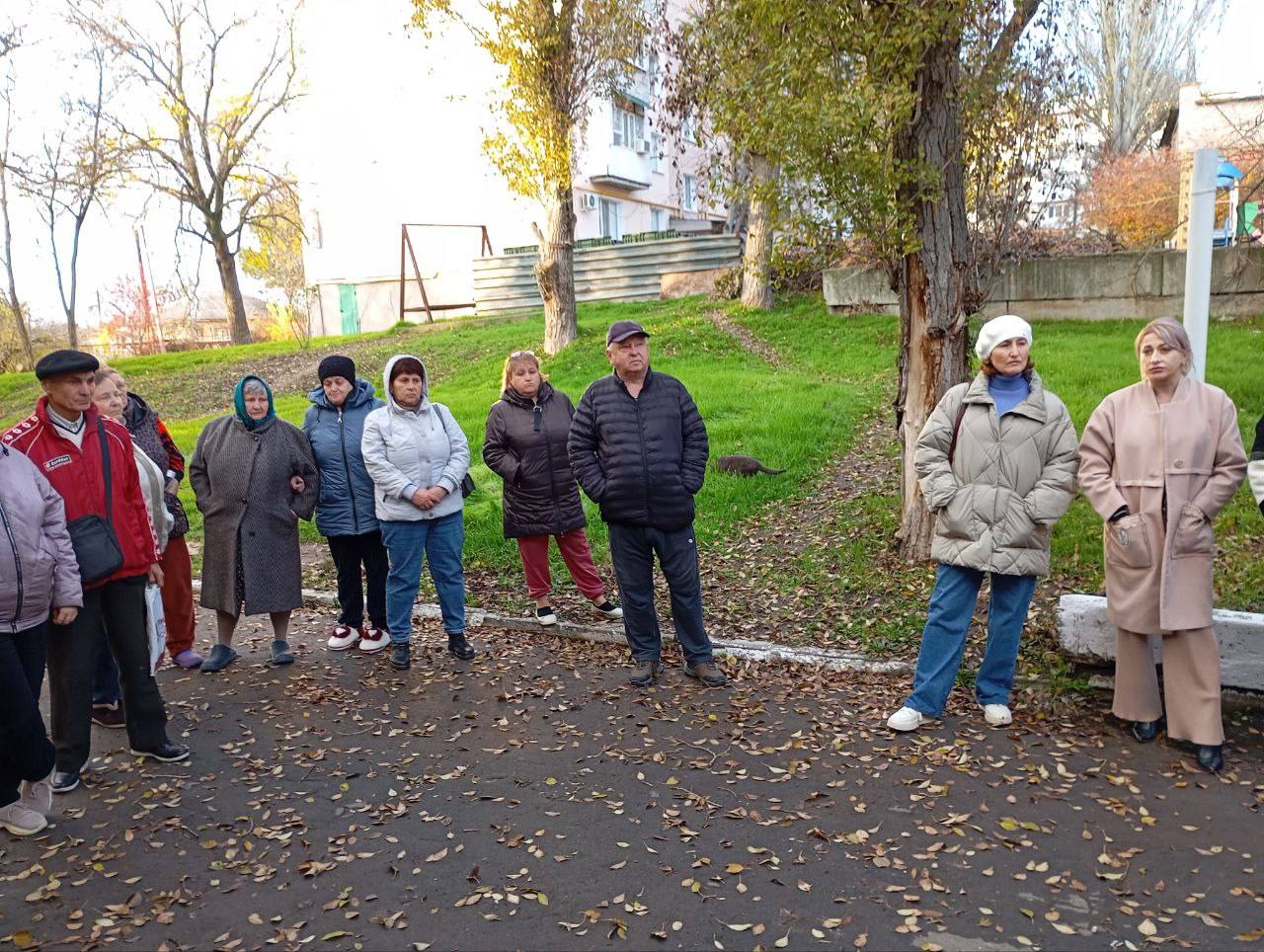 Встреча с жителями поселка Мангуш Встреча с жителями поселка Мангуш