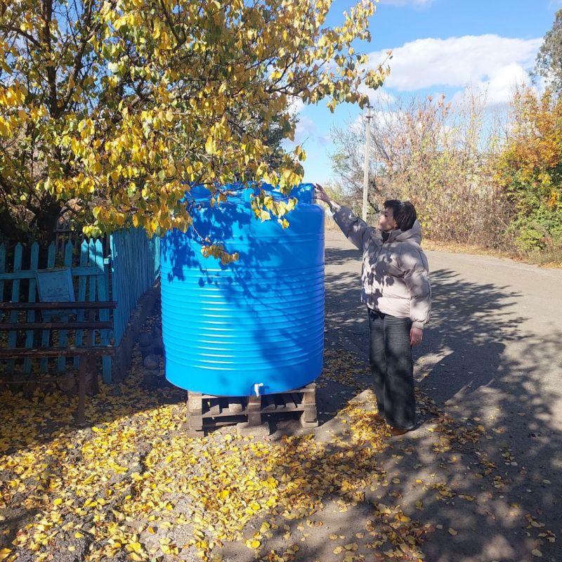 14 ноября 2025 года во исполнение поручения Главы Донецкой Народной Республики депутаты Ясиноватского муниципального совета Анна Бондарь, Валерий Аксенов и Елена Исаенко посетили места подвоза воды 14 ноября 2025 года во исполнение поручения Главы Донецкой Народной Республики депутаты Ясиноватского муниципального совета Анна Бондарь, Валерий Аксенов и Елена Исаенко посетили места подвоза воды