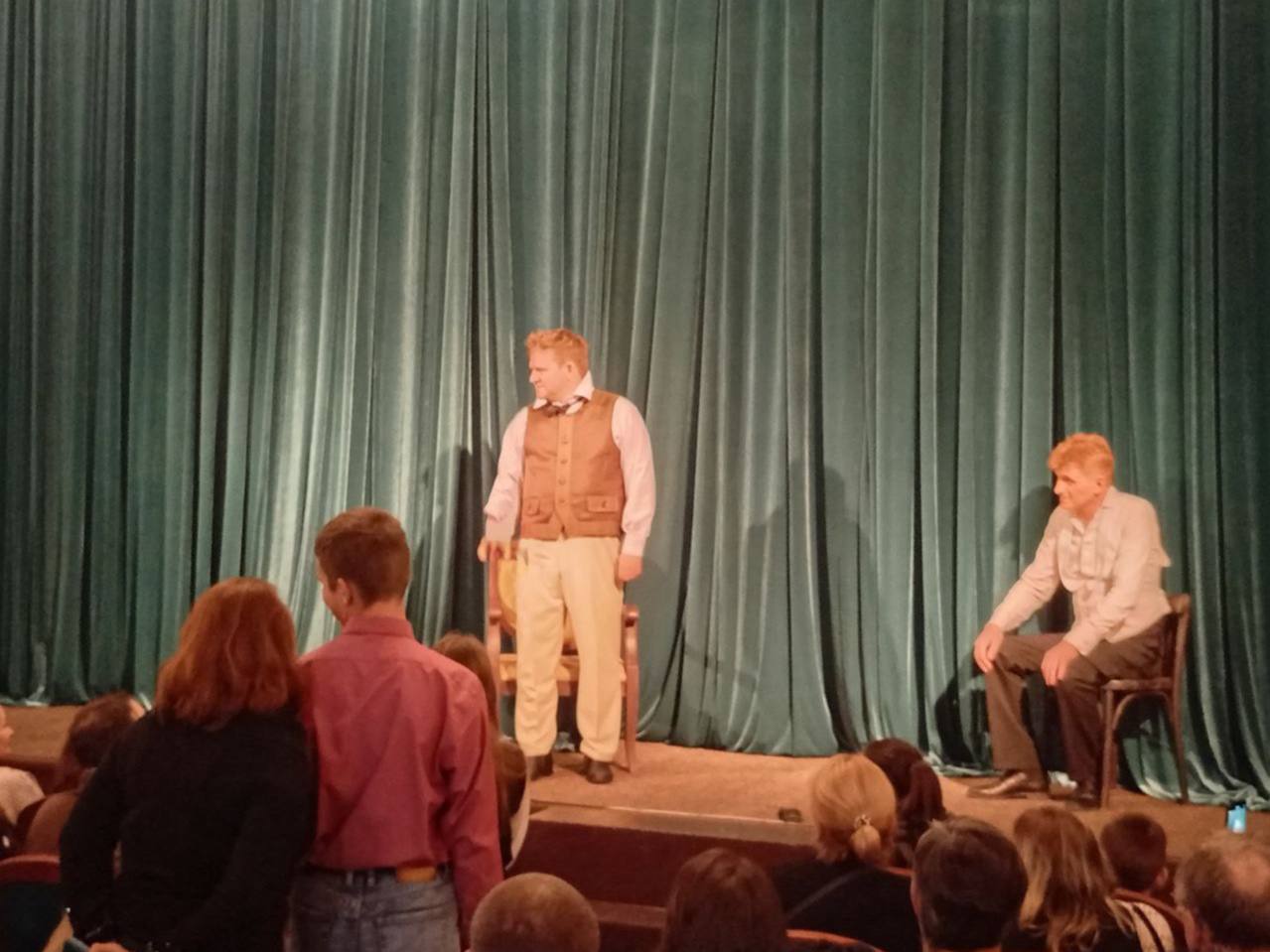 Вместе с подопечными семьями КСВО ДНР посмотрели спектакль с участием заслуженных артистов России Вместе с подопечными семьями КСВО ДНР посмотрели спектакль с участием заслуженных артистов России