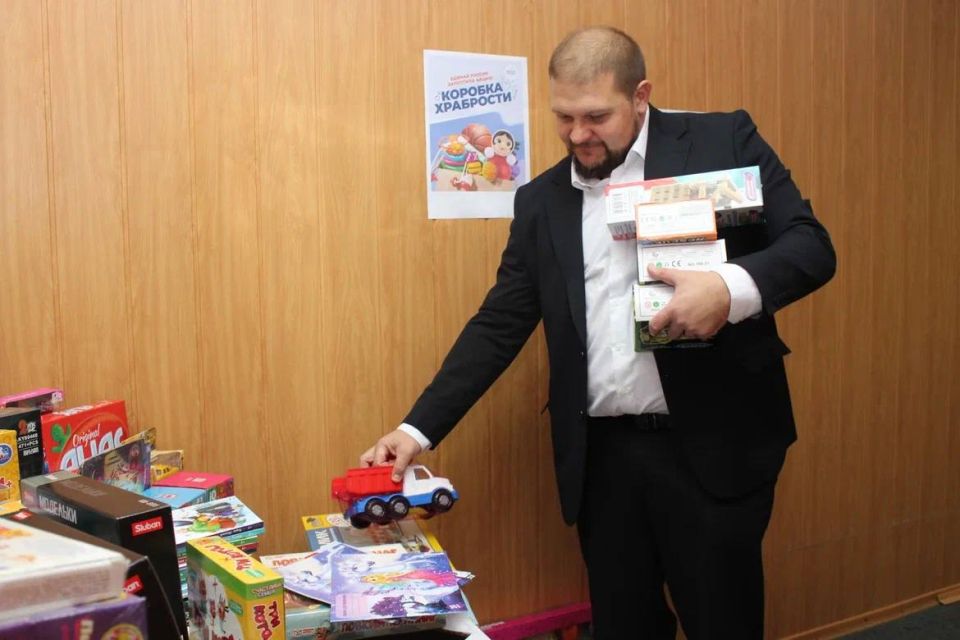 Депутаты Народного Совета приняли участие в акции «Коробка храбрости» Депутаты Народного Совета приняли участие в акции «Коробка храбрости»