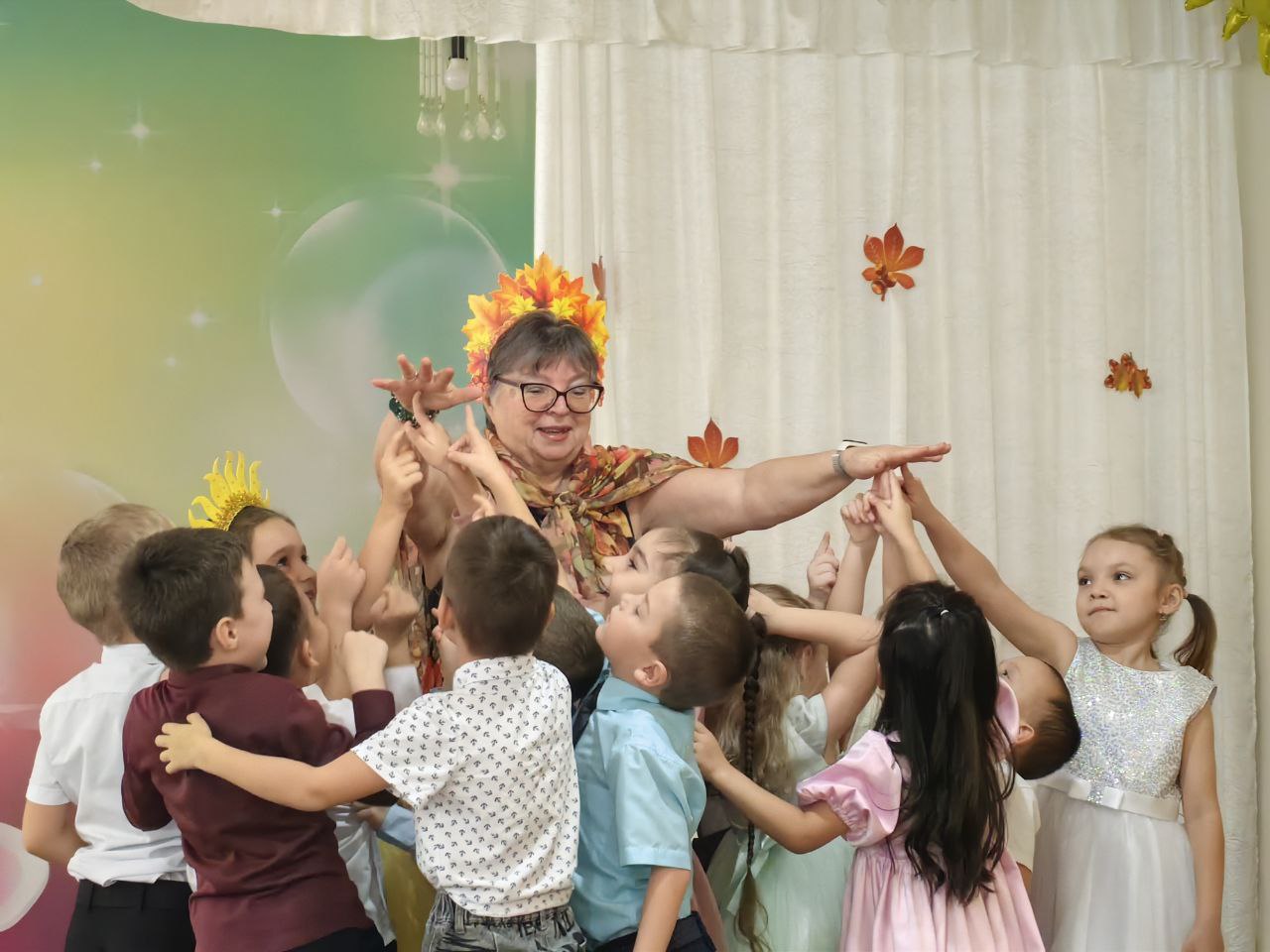 13 ноября 2025 года депутат Тельмановского муниципального совета Наталья Зубач в рамках партийного проекта "Новая школа" приняла участие в праздничном мероприятии, которое проходило в ГКДОУ "Тельмановский Детский Сад... 13 ноября 2025 года депутат Тельмановского муниципального совета Наталья Зубач в рамках партийного проекта "Новая школа" приняла участие в праздничном мероприятии, которое проходило в ГКДОУ "Тельмановский Детский Сад...