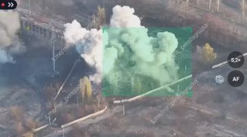 Эпичные кадры ракетного удара по укровоякам из 155-й механизированной бригады ВСУ на северо-восточной окраине Красноармейска (Покровска)