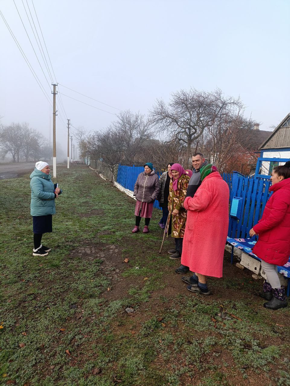 Сегодня и. о. начальника Тельмановского территориального отдела Администрации Тельмановского округа провела встречу с жителями села Таврическое, где были обсуждены следующие актуальные темы: